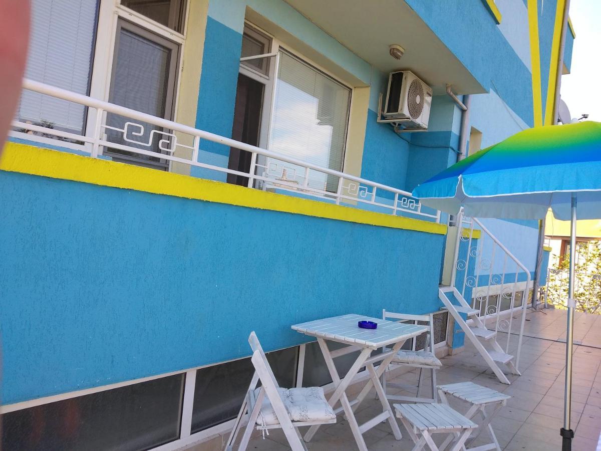 Къща За Гости Синьо Лято Pomorie Esterno foto