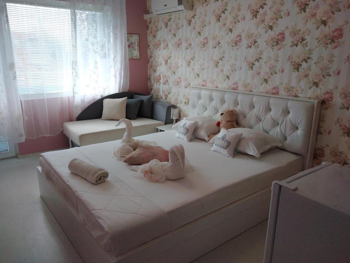 Къща За Гости Синьо Лято Pomorie Esterno foto