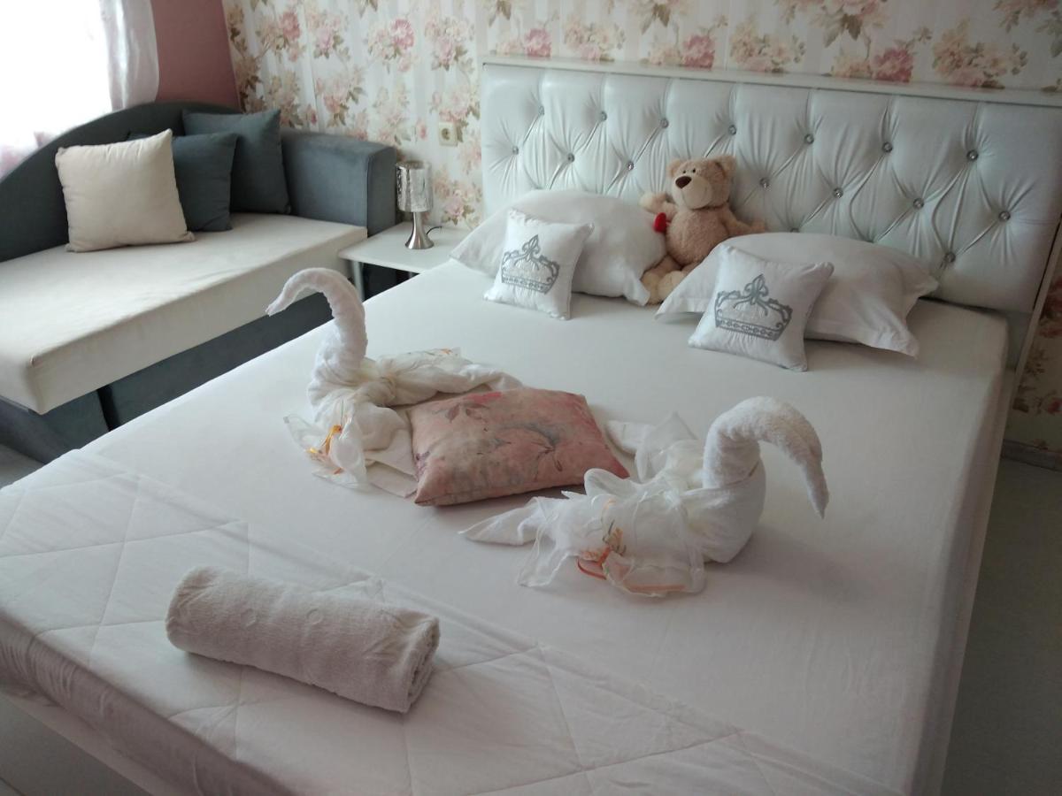 Къща За Гости Синьо Лято Pomorie Esterno foto